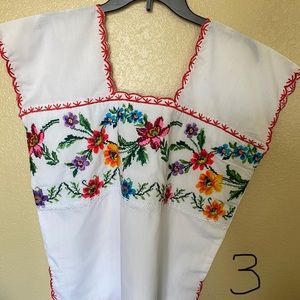 Traditional handmade embroidery blouse (Yucatán Style)
